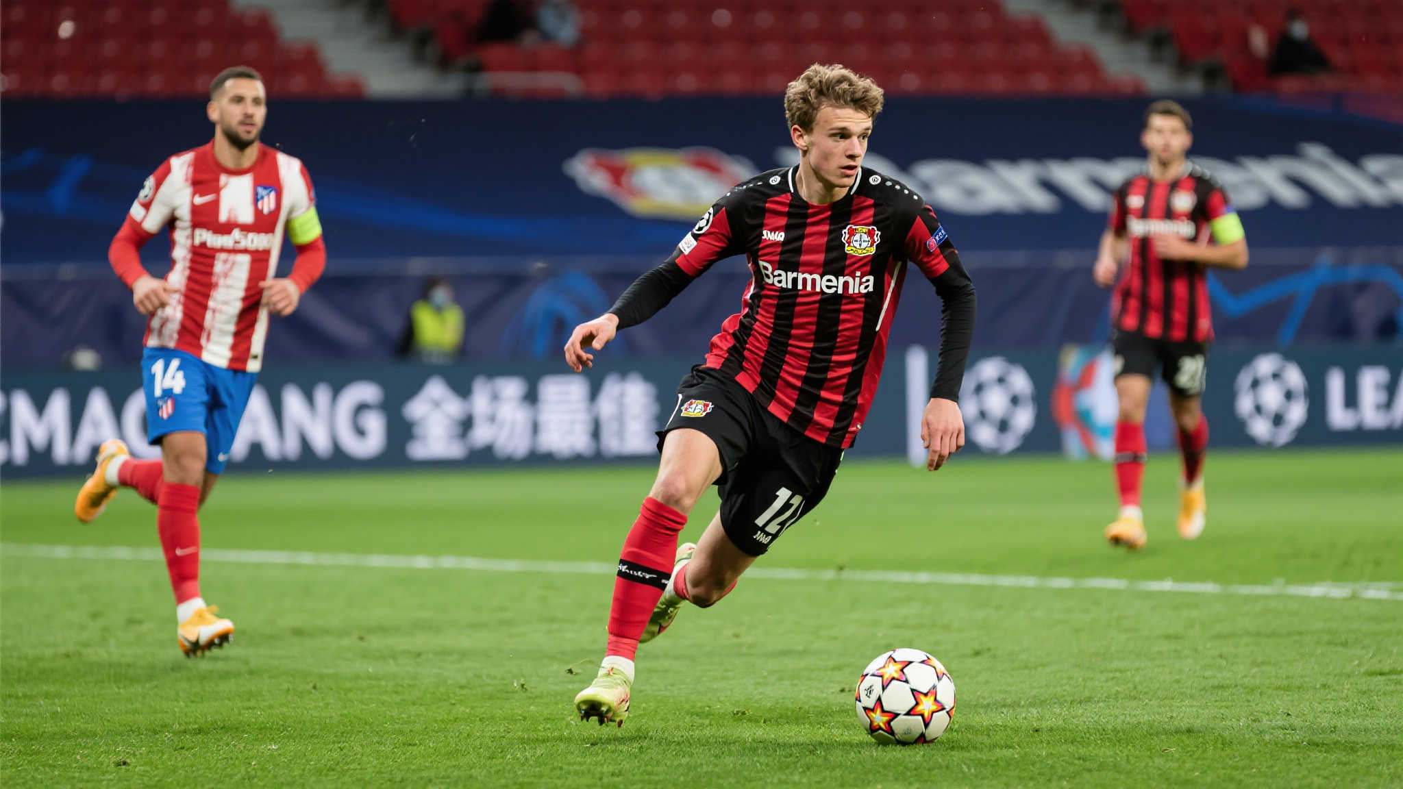 欧冠本季表现亮眼:维尔茨5次当选最佳,劳塔罗紧随其后4次 作为德甲球队勒沃库森的重要球员,弗洛里安·维尔茨凭